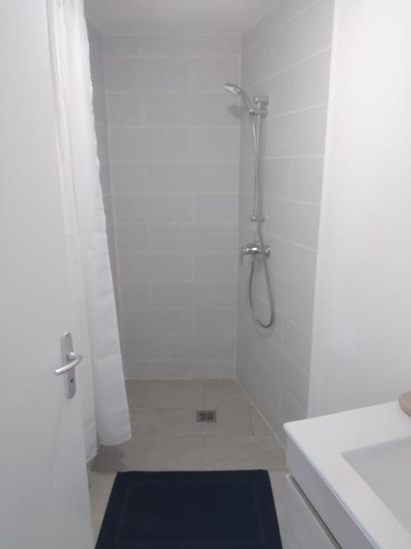 Le Yuka Apartment Saint-Francois  Bagian luar foto